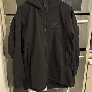 Selling an Arc'teryx Gamma LT Hoodie. Black and size large. Only wore once